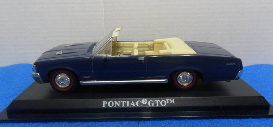 DEL PRADO 1964 PONTIAC GTO  " THE ULTIMATE CAR COLLECTION " MINT  CONDITION WITH THE DISPLAY BASE