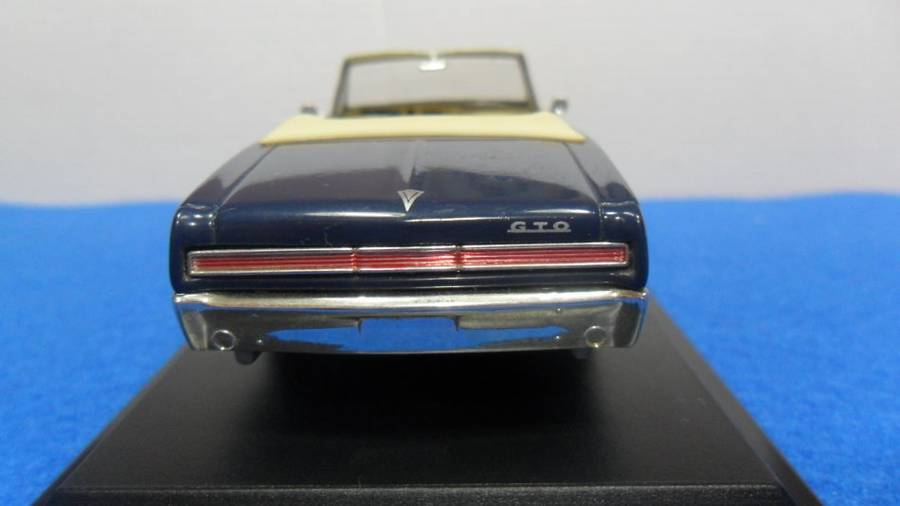 DEL PRADO 1964 PONTIAC GTO  " THE ULTIMATE CAR COLLECTION " MINT  CONDITION WITH THE DISPLAY BASE