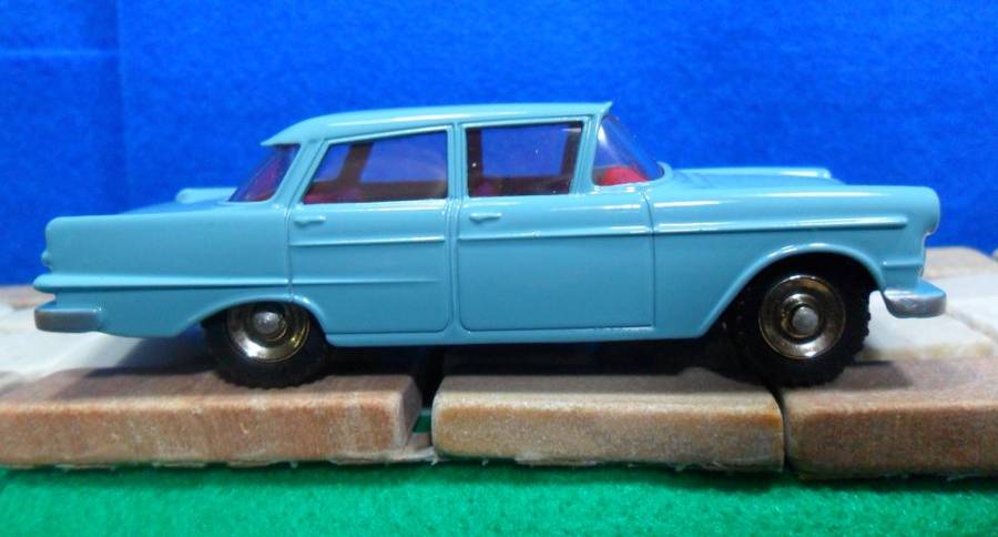 RARE STUNNING ATLAS DINKY NO 177  OPEL KAPITAN  [ BLUE  VERSION ] ABSOLUTELY MINT BOXED .