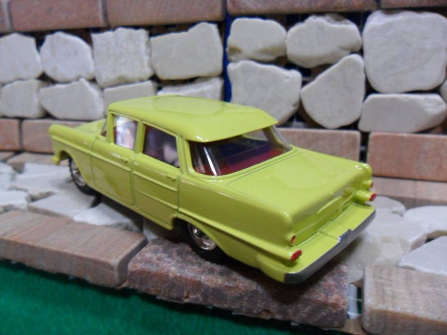 RARE STUNNING ATLAS DINKY NO 177  OPEL KAPITAN  ( YELLOW  VERSION ) MINT WITH THE ORIGINAL SA BOX.