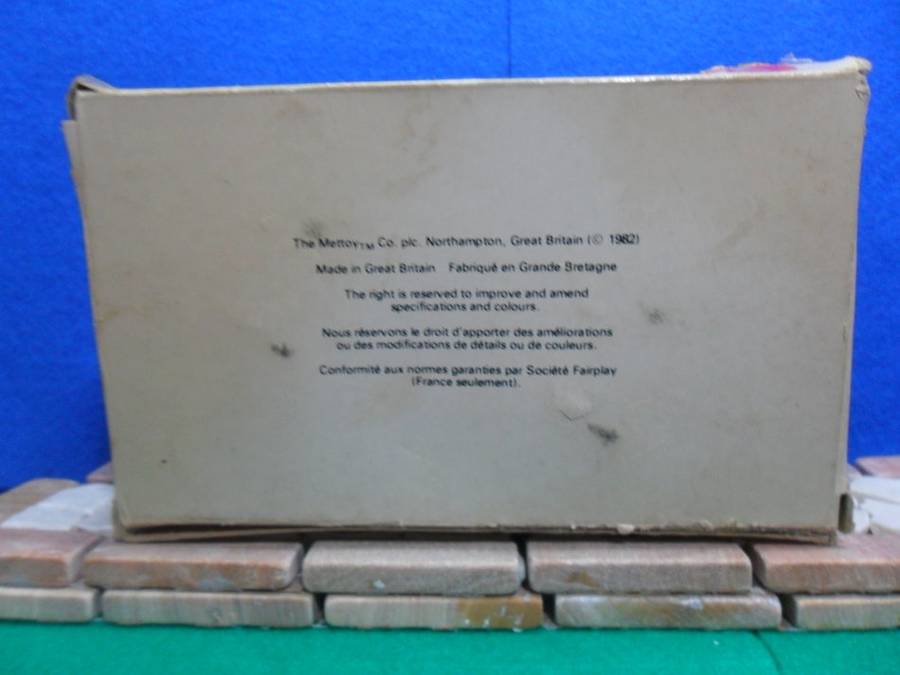 RARE CORGI 299 FORD SIERRA 2.3 GHIA ( MADE IN GT BRITAIN ) MINT WITH FAIR TO POOR ORIGINAL BOX