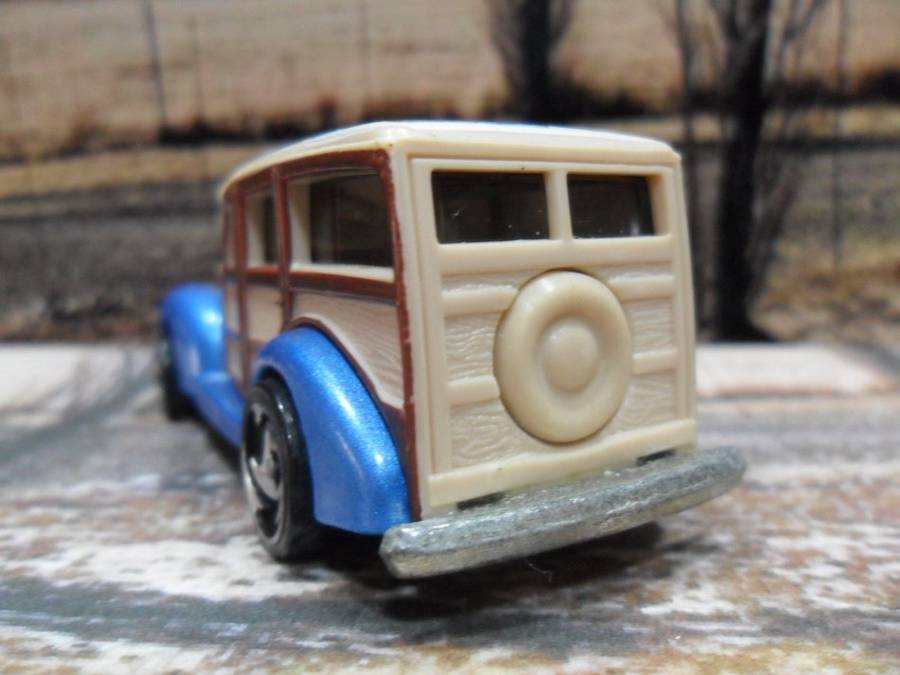 STUNNING   HOT WHEELS  WOODY STATION WAGON   " SURF BEAT " ,  NEAR MINT CONDITION ,  MADE IN 1979