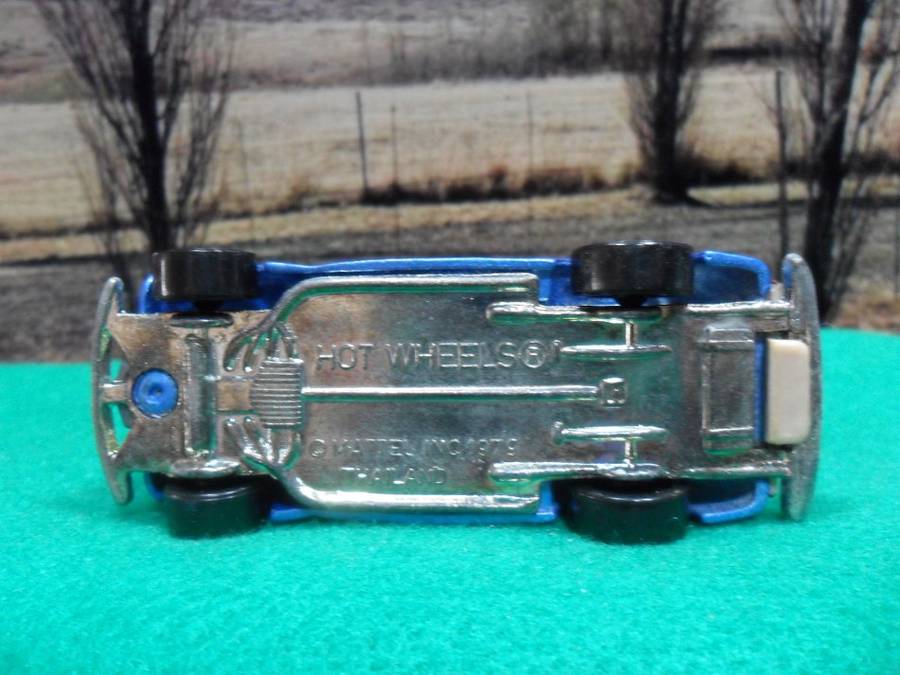 STUNNING   HOT WHEELS  WOODY STATION WAGON   " SURF BEAT " ,  NEAR MINT CONDITION ,  MADE IN 1979