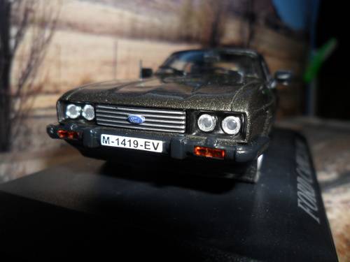 VERY RARE , ABSOLUTELY STUNNING  IXO / ALTAYA  1981  FORD CAPRI 2.8   -  MINT IN DISPLAY CASE