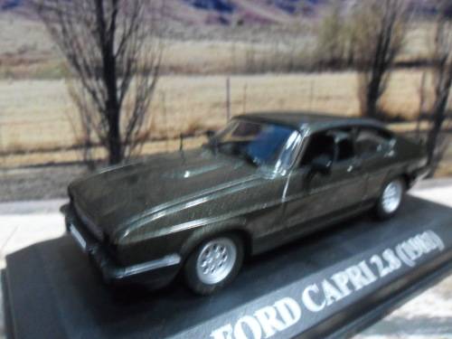 VERY RARE , ABSOLUTELY STUNNING  IXO / ALTAYA  1981  FORD CAPRI 2.8   -  MINT IN DISPLAY CASE