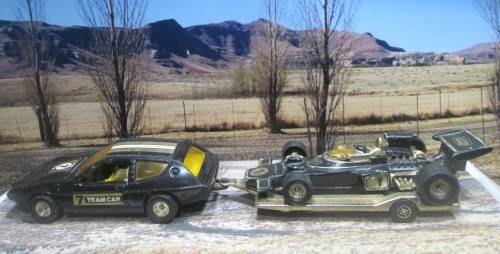 RARE 1979  CORGI GIFT SET 32 - LOTUS ELITE AND JPS F1 RACING CAR ON TRAILER  -  GOOD COND  -  NO BOX