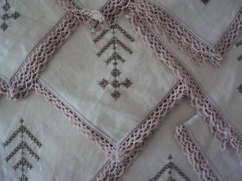 9 off cotton serviettes, hand cross stitch corner and lace edging -  Unused, Crisp VGC