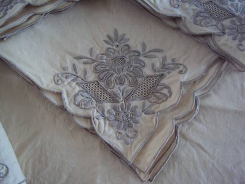 Stunning, elegant set of 6 large cotton serviettes, scalloped edging, pulled thread & embroidered