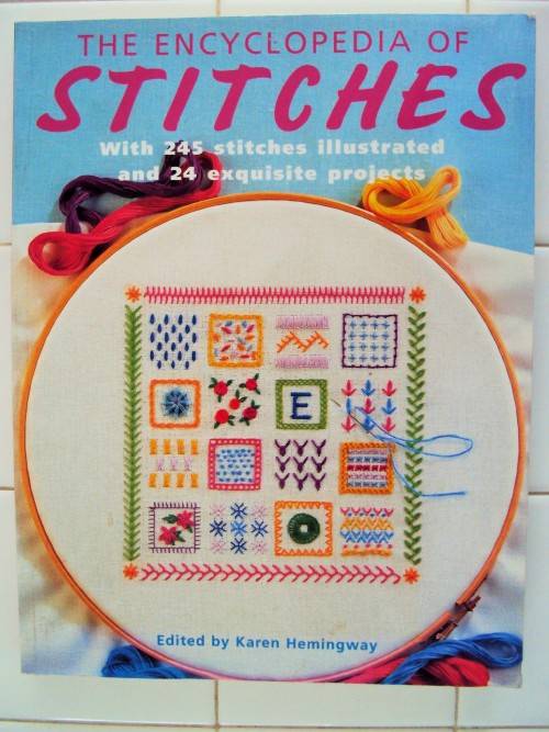 The Encyclopedia of STITCHES 245 illustrated & 24 projects - Smocking, cut work, embroidery, canvasw