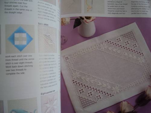 The Encyclopedia of STITCHES 245 illustrated & 24 projects - Smocking, cut work, embroidery, canvasw