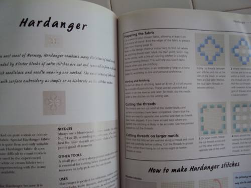 The Encyclopedia of STITCHES 245 illustrated & 24 projects - Smocking, cut work, embroidery, canvasw