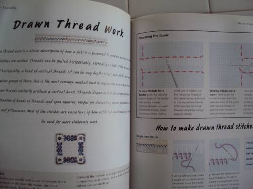 The Encyclopedia of STITCHES 245 illustrated & 24 projects - Smocking, cut work, embroidery, canvasw