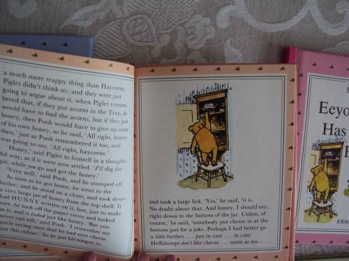 Boxed THE ORIGINAL WINNIE-THE-POOH treasury A.A. Milne Collection of 8 books - like new