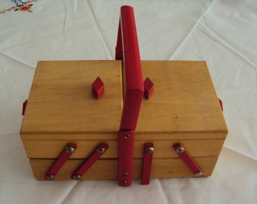 Child's mini wooden sewing basket, concertina opens out Size: 22.5cm x 11cm