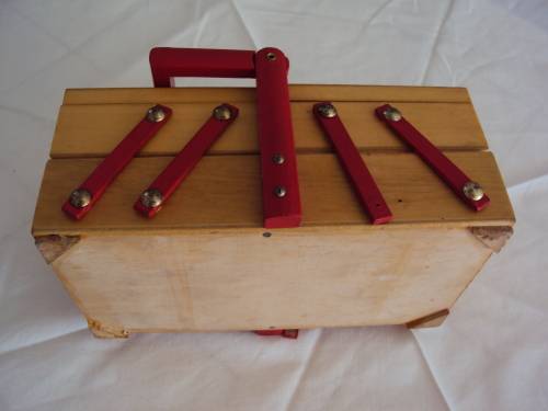 Child's mini wooden sewing basket, concertina opens out Size: 22.5cm x 11cm