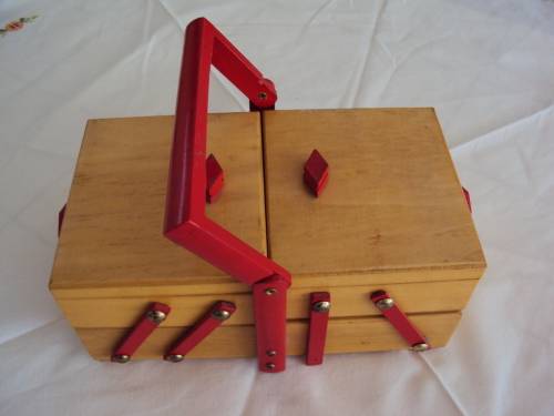 Child's mini wooden sewing basket, concertina opens out Size: 22.5cm x 11cm