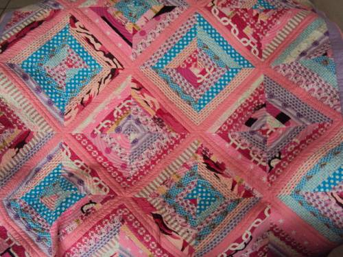PRETTY PINK cotton QUILT hand machine stitched at quilt club 147cm x 146cm VGC unused