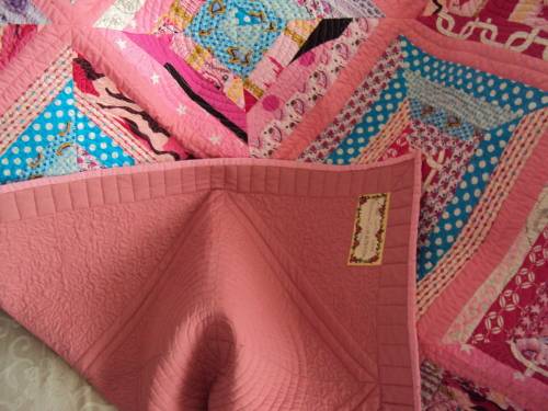 PRETTY PINK cotton QUILT hand machine stitched at quilt club 147cm x 146cm VGC unused