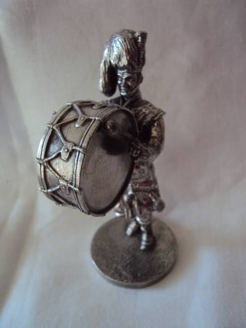 Bass Drummer 1st Bn Seaforth Highlanders c1960 (a David McMaster orig) 1/1000  Highly detailed