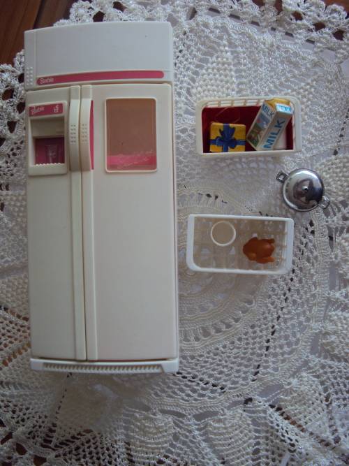 Vintage Barbie doll fridge 1994 Mattel with extras, no shelves inside fridge