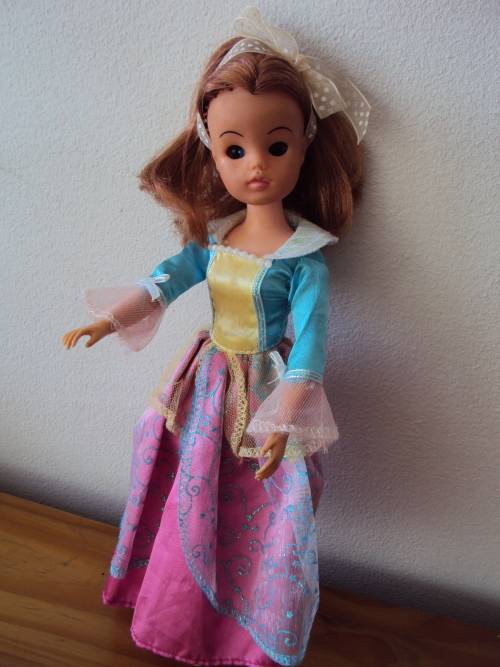 Vintage Sindy doll much played with, rooted eyelashes (thin hair some empty hair plugs)