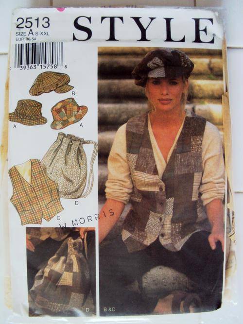 STYLE 2513 Ladies hats, beret, waistcoat, bags partly cut (ladies accessories)