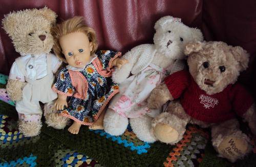 Goldilocks and the 3 bears - Your bid gets the lot !!!!! good cond.