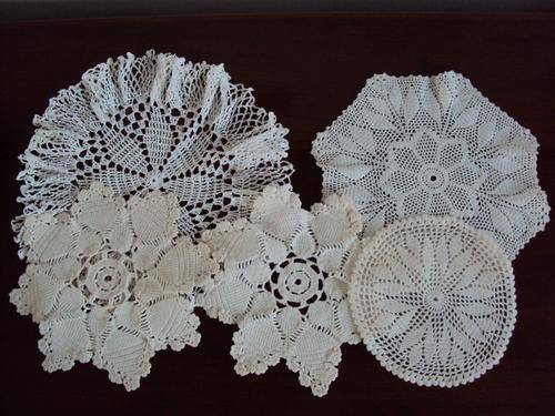 Lot of 5 assorted crochet doilies - pre-owned, some vintage