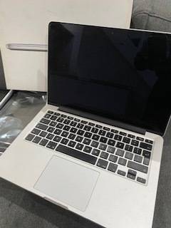 2015 13` MacBook Pro in Excellent condition!