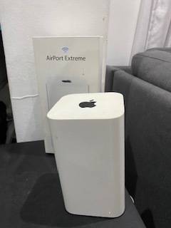 2015 13` MacBook Pro in Excellent condition!