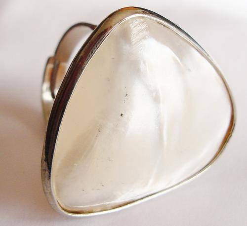 MARYKAY - STUNNING ELECTROPLATED MOTHER OF PEARL COCKTAIL RING -