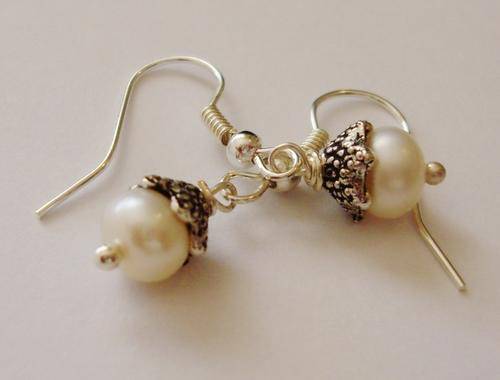 MARYKAY - DELIGHTFUL STERLING SILVER PETITE WHITE GENUINE FRESHWATER PEARL EARRINGS