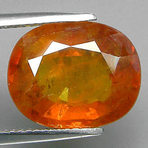 MARYKAY - STUNNING OVAL YELLOW GOLDEN SAPPHIRE 2.52 CARATS