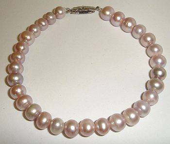MARYKAY - LOVELY LAVENDER GENUINE FRESHWATER PEARL BRACELET