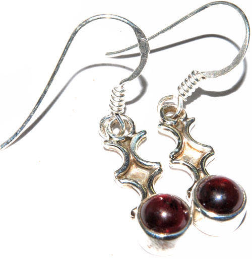 MARYKAY - LOVELY GARNET EARRINGS IN SOLID .925 STERLING SILVER