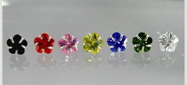 MARYKAY - 5mm SPARKLING FLOWER CZ 925 STERLING SILVER STUD EARRINGS