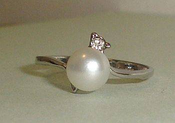 MARYKAY - LOVELY GENUINE FRESHWATER WHITE PEARL RING - SILVER 7/0