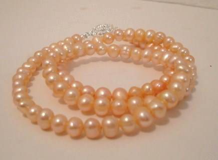 MARYKAY - PEARLS AND PEARLS - LOVELY APRICOT GENUINE FRESHWATER PEARL NECKLACE 50cm