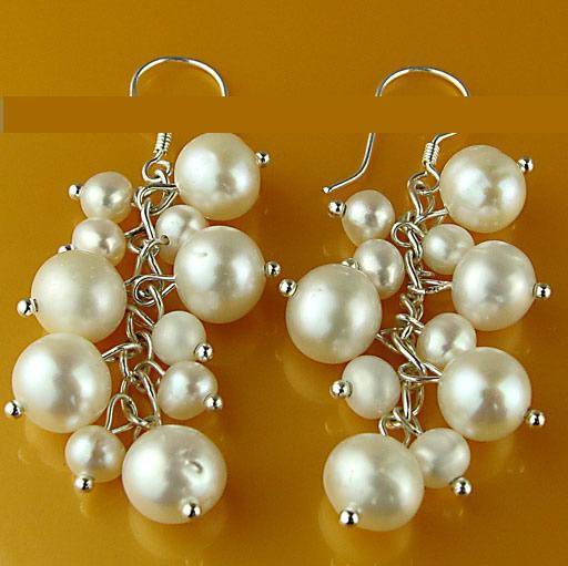 MARYKAY - LOVELY CREAMY WHITE CULTURED FRESHWATER PEARL DANGLE EARRINGS