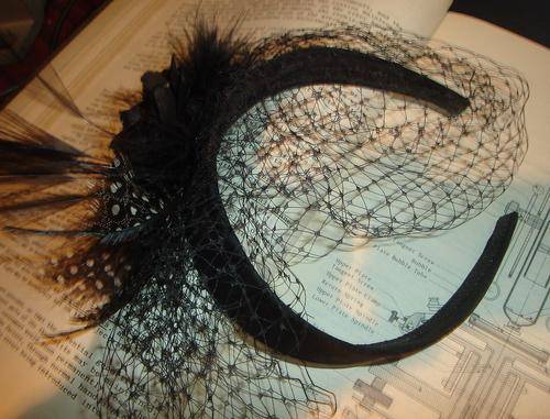 MARYKAY - ONE OF A KIND - STUNNING BLACK FEATHER BAND FASCINATION HAIR ACCESSORY