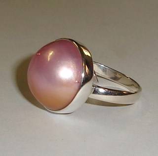 MARYKAY - GORGEOUS 16MM PINK MABE PEARL 925 STERLING SILVER RING