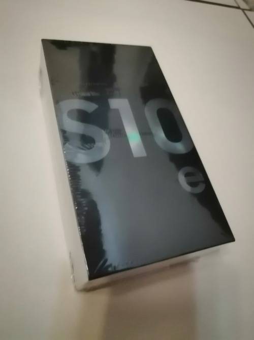 Samsung S10e - 128BG / 6GB Prism Black, Sealed, Local Stock