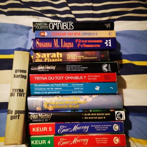 VERSAMELING VAN 35 AFRIKAANSE ROMANS IN OMNIBUSSE