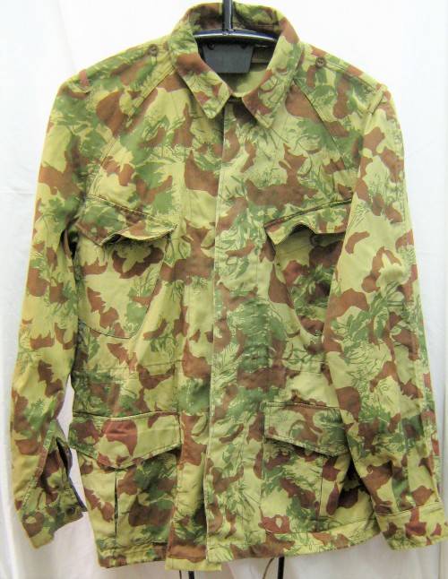 KOEVOET 2ND PATTERN CAMO JACKET SIZE XL DATED 1981 WITH NO INNER IN AN UNUSED CONDITION