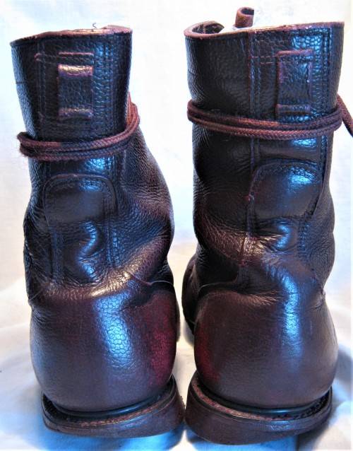 BORDER WAR ERA FLAT SOLE/ NO TRACK BOOTS AS USED BY RECCE & SPECIAL FORCES - SIZE 277(10) SOLES WORN