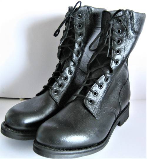 SADF BLACK COMBAT BOOTS SIZE 10 IN AN UNUSED CONDITION