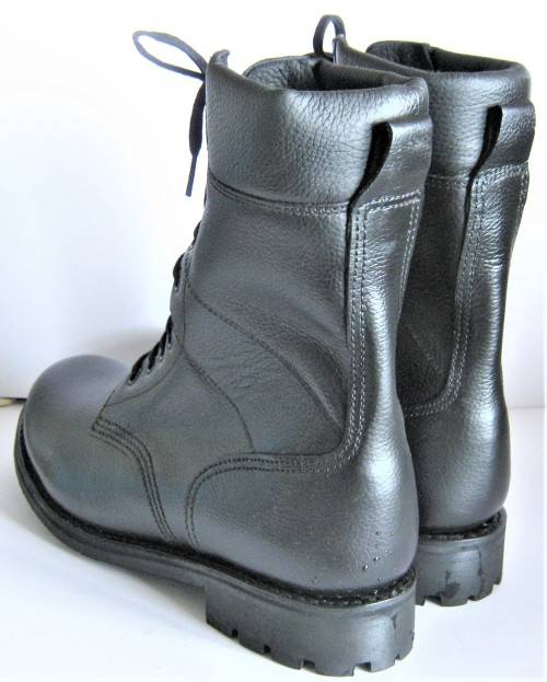 SADF BLACK COMBAT BOOTS SIZE 10 IN AN UNUSED CONDITION