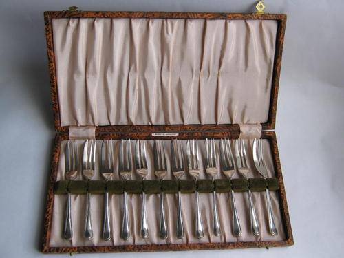 BOXED SET OF 12 OLDER EPNS CAKE FORKS - Pretty good condition