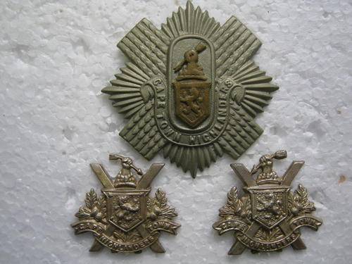 CAPE TOWN HIGHLANDERS, BI METAL GLENGARRY CAP AND COLLAR BADGES - Worn 1902 to date - good condition