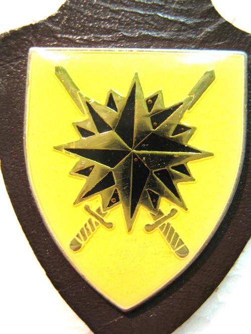 H.Q. SPECIAL FORCES POCKET FLASH ON ITS TOGGLE - Good condition with pins and caps